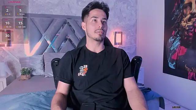 Snapshot of loghan_fox chatting on September 14, 3:27 am loghan fox online show from September 14, 3:27 am