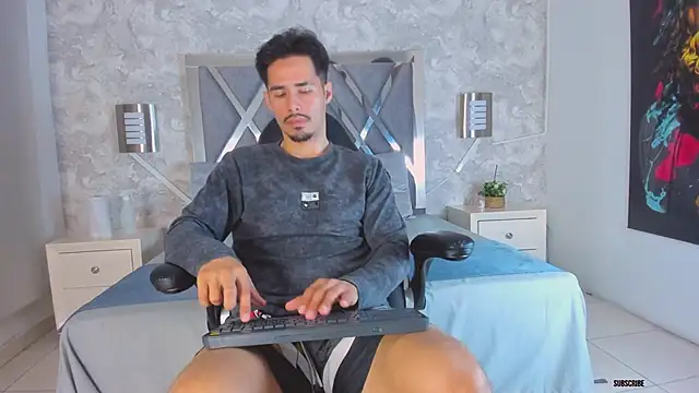 Snapshot of loghan_fox chatting on September 26, 3:32 am loghan fox online show from September 26, 3:32 am