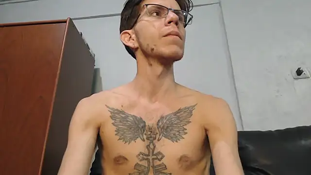 AlexandroRossi online show from November 15, 6:22 am