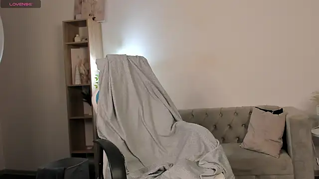 Snapshot of Kati_Li chatting on November 6, 10:49 am Kati Li online show from November 6, 10:49 am