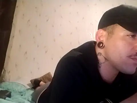 Snapshot of JuicyBigcock@xh chatting on October 27, 11:31 pm JuicyBigcockxh online show from October 27, 11:31 pm