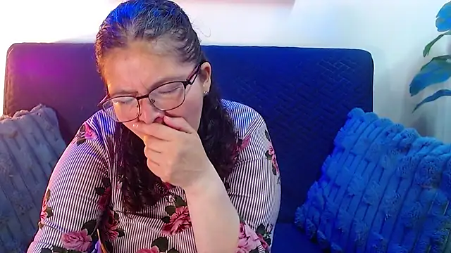 Snapshot of Linda_banks_ chatting on June 20, 1:41 am Linda banks online show from June 20, 1:41 am