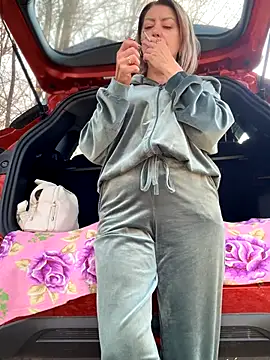 Snapshot of Milena-MilfaXXX chatting on October 24, 4:09 am Milena-MilfaXXX online show from October 24, 4:09 am