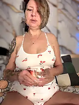 Snapshot of Milena-MilfaXXX chatting on December 2, 1:00 am Milena-MilfaXXX online show from December 2, 1:00 am