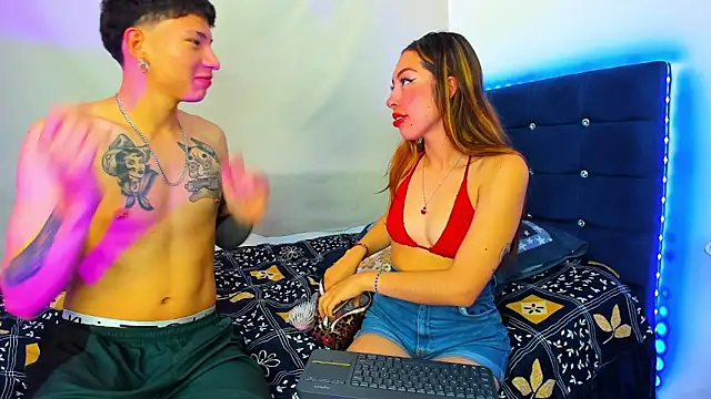 Snapshot of Tatiiana_n_Damiian chatting on September 11, 10:10 pm Tatiiana n Damiian online show from September 11, 10:10 pm