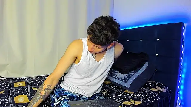 Snapshot of Tatiiana_n_Damiian chatting on September 29, 10:14 pm Tatiiana n Damiian online show from September 29, 10:14 pm