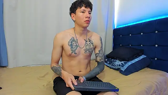 Snapshot of Tatiiana_n_Damiian chatting on October 20, 9:48 pm Tatiiana n Damiian online show from October 20, 9:48 pm