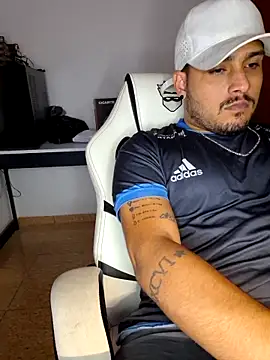 Snapshot of Mineirinhoot chatting on December 22, 3:58 am Mineirinhoot online show from December 22, 3:58 am