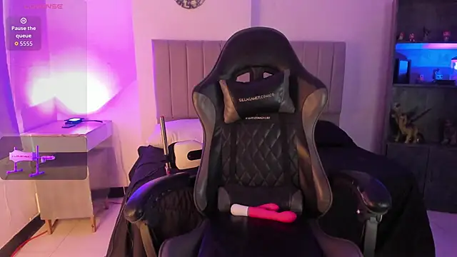 Scarlett21   online show from December 19, 6:15 pm