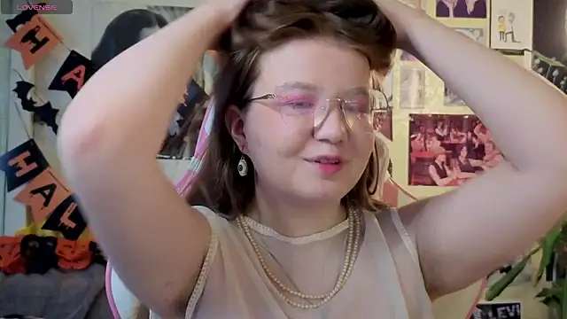 Sienna-Cow online show from October 29, 11:45 am