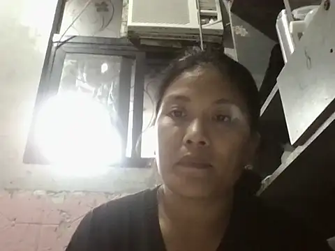 Snapshot of Uniquebeauty32 chatting on November 3, 5:31 am Uniquebeauty32 online show from November 3, 5:31 am