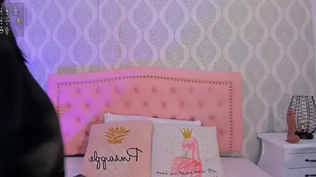 Snapshot of OnlyGia chatting on November 12, 8:08 pm OnlyGia online show from November 12, 8:08 pm