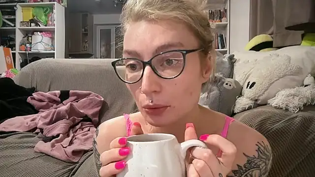 Snapshot of harleyblair chatting on May 7, 8:03 pm harleyblair online show from May 7, 8:03 pm