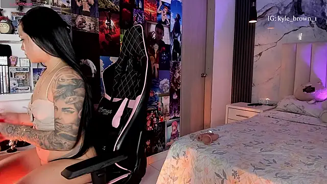 Snapshot of soy_kylebrown chatting on November 2, 4:20 pm soy kylebrown online show from November 2, 4:20 pm