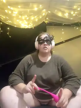 Snapshot of VeiledMuse chatting on November 10, 2:21 am VeiledMuse online show from November 10, 2:21 am