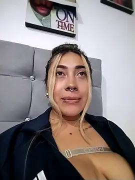 Snapshot of _ManuVeelez chatting on October 12, 12:09 am ManuVeelez online show from October 12, 12:09 am