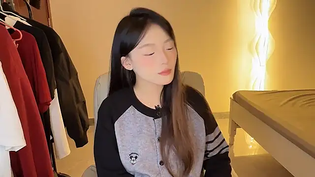 Robin-o3 online show from October 11, 3:21 pm