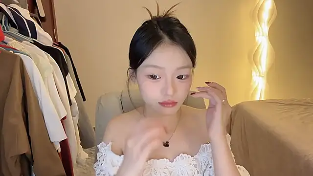 Robin-o3 online show from November 24, 3:34 pm