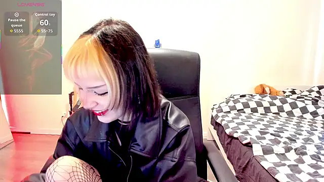 LiyaLuna online show from November 3, 10:49 am