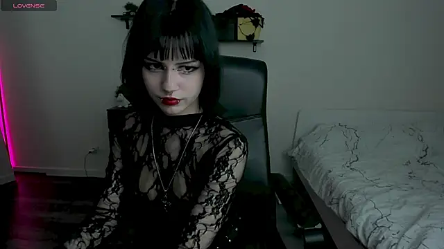 LiyaLuna online show from February 9, 4:00 pm