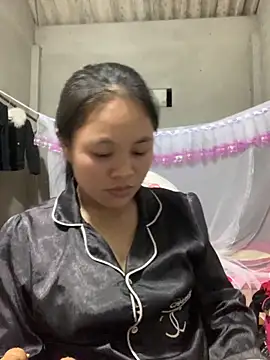 NhuFox online show from October 4, 12:58 pm