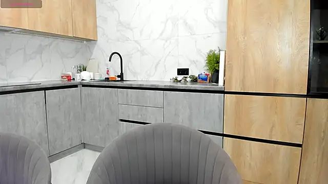 Snapshot of extra_wet_dry chatting on February 4, 2:28 am extra wet dry online show from February 4, 2:28 am