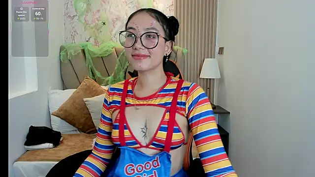 Yuna  Min online show from October 17, 8:00 pm