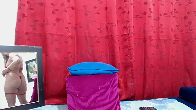 Snapshot of Sexysquirtmommy chatting on June 23, 10:30 pm Sexysquirtmommy online show from June 23, 10:30 pm