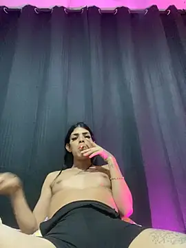 Snapshot of Lady_Dirty444 chatting on October 20, 10:27 am Lady Dirty444 online show from October 20, 10:27 am