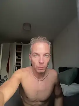 Snapshot of Dutchboy28nl chatting on July 9, 4:49 am Dutchboy28nl online show from July 9, 4:49 am