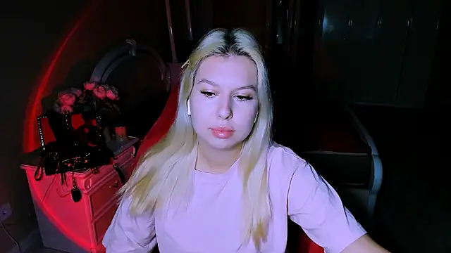 Snapshot of ChloeRicc chatting on October 30, 7:32 am ChloeRicc online show from October 30, 7:32 am