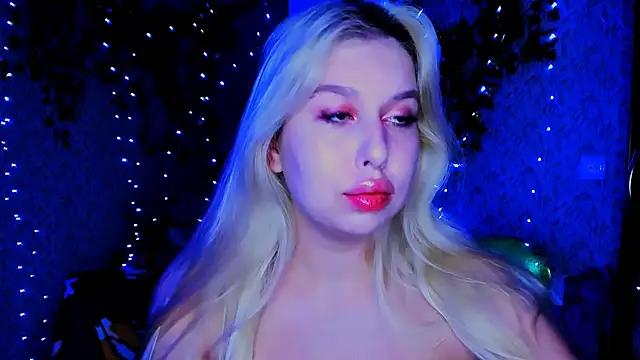 Snapshot of ChloeRicc chatting on November 9, 7:12 pm ChloeRicc online show from November 9, 7:12 pm