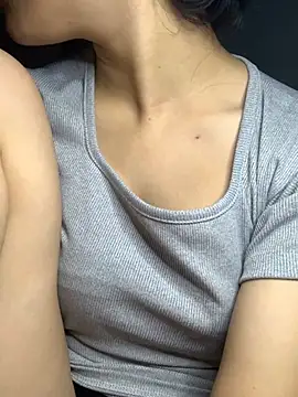 Nguyenha11 online show from September 30, 7:46 am