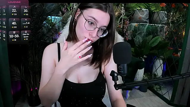 AnnyNextDoor online show from October 22, 8:25 am