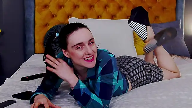 Jessica White  online show from April 10, 3:45 am