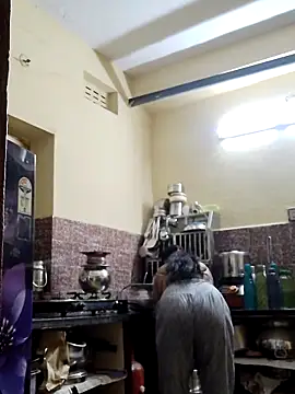 Snapshot of yelmaji91 chatting on December 16, 5:45 am yelmaji91 online show from December 16, 5:45 am