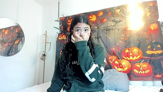 Snapshot of Ivy_nt chatting on November 1, 1:02 pm Ivy nt online show from November 1, 1:02 pm