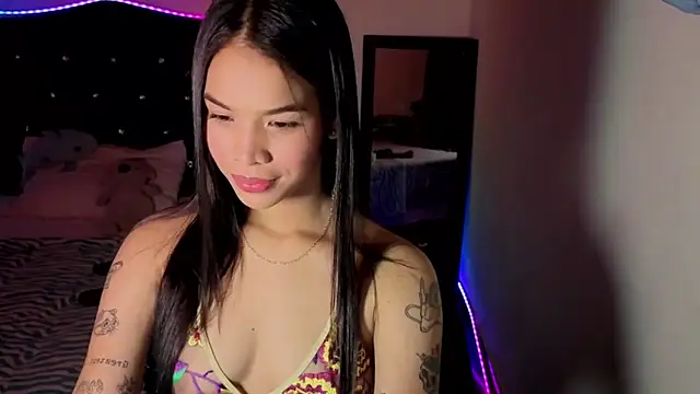 Snapshot of SarahMontezz chatting on February 8, 2:37 am SarahMontezz online show from February 8, 2:37 am