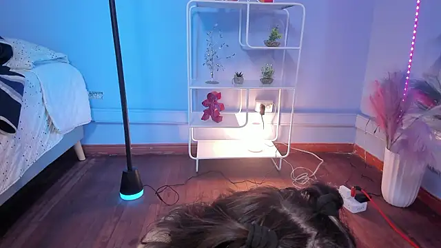 Snapshot of Hannahpage chatting on February 9, 12:31 pm Hannahpage online show from February 9, 12:31 pm