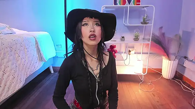 Snapshot of Hannahpage chatting on February 11, 12:32 pm Hannahpage online show from February 11, 12:32 pm