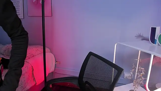 Snapshot of Hannahpage chatting on March 2, 12:12 pm Hannahpage online show from March 2, 12:12 pm