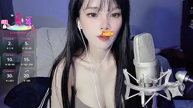 twlilybae online show from April 18, 3:27 pm