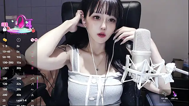 twlilybae online show from July 16, 7:47 am