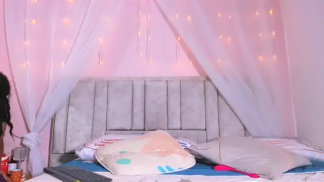 Rachellcooperrr online show from October 3, 10:01 am