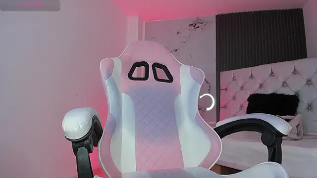 chloesagee online show from February 5, 9:52 pm