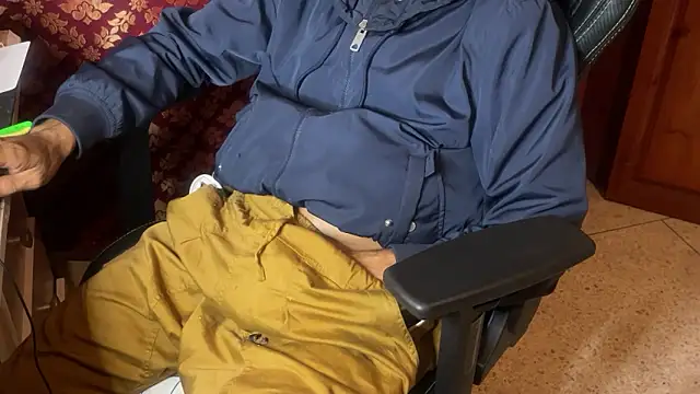 Snapshot of JUSTFORRICH chatting on October 16, 9:49 pm JUSTFORRICH online show from October 16, 9:49 pm