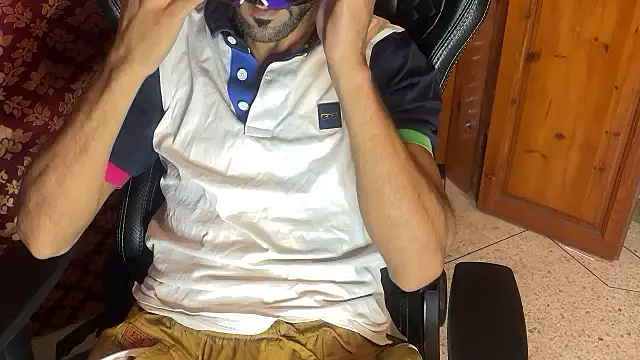 Snapshot of JUSTFORRICH chatting on October 17, 10:29 am JUSTFORRICH online show from October 17, 10:29 am