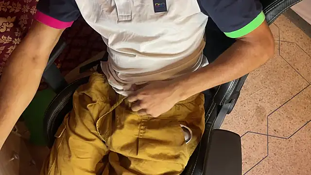 Snapshot of JUSTFORRICH chatting on October 18, 1:45 pm JUSTFORRICH online show from October 18, 1:45 pm