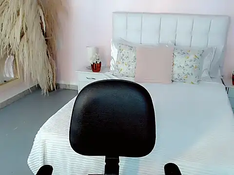 nathalialoes1 online show from October 2, 7:10 pm