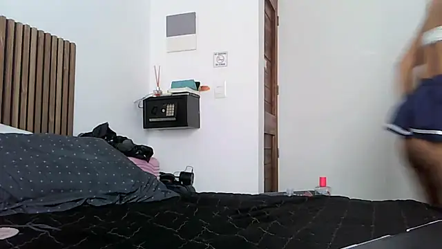 sweetbrunette22 online show from April 20, 6:20 pm